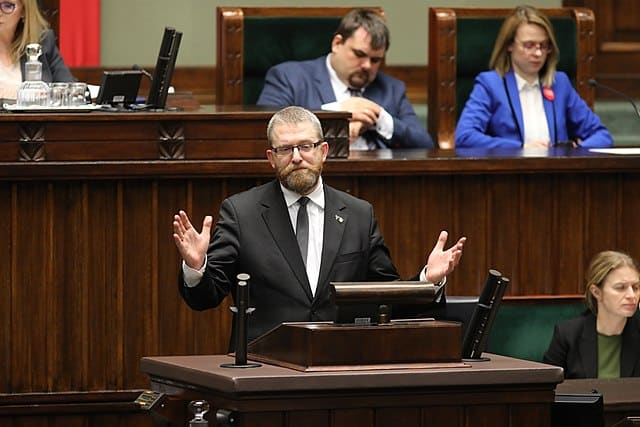 Grzegorz Braun addressing parliament