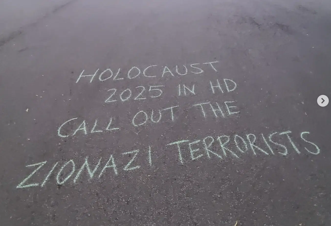 Chalk graffiti in Vancouver reading “Holocaust 2025 in HD. Call out the Zionazi terrorists” written on pavement